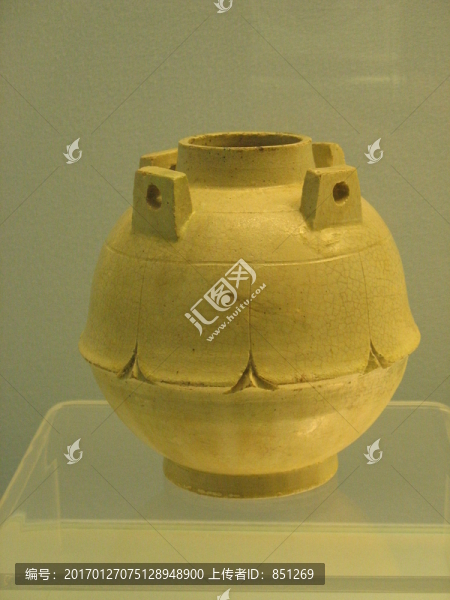 白釉瓷器