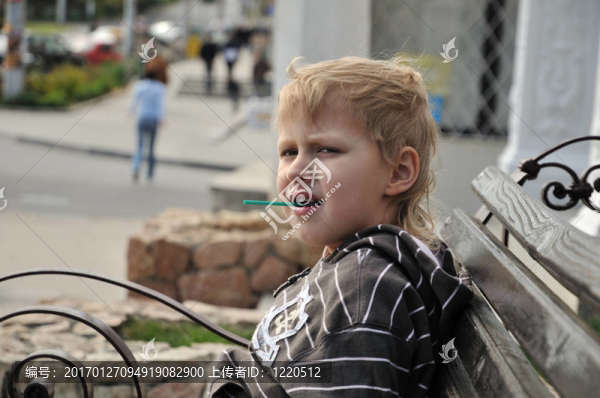 男孩與Lollipop