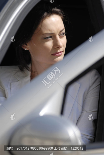 在高檔車(chē)的商人