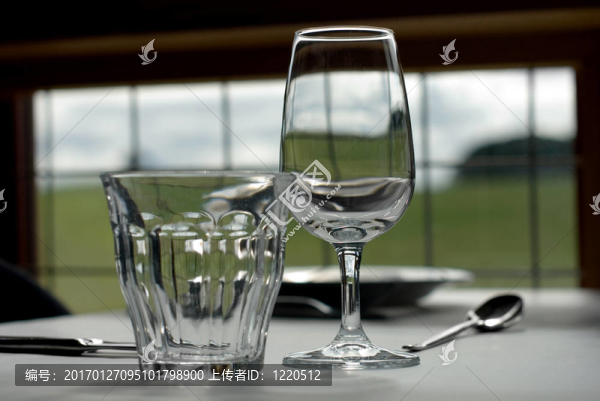 玻璃杯