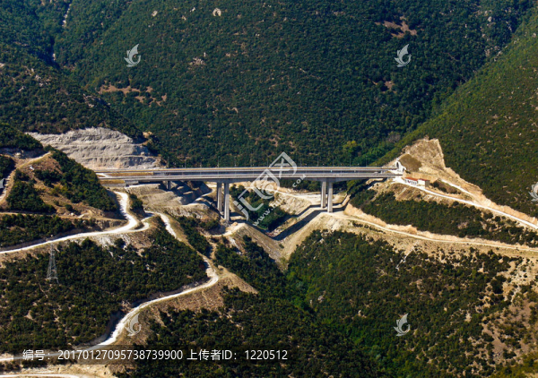 公路橋梁；架空