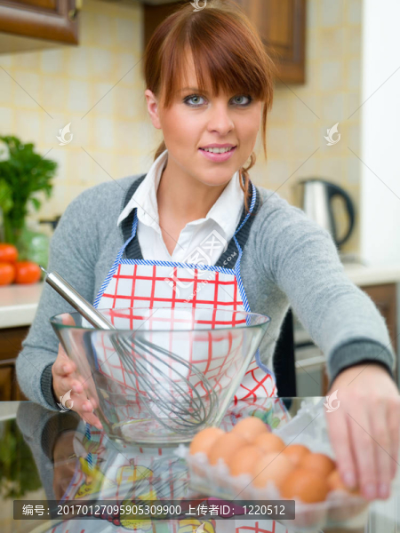 女人在廚房