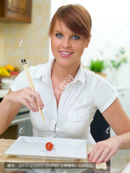 女人在廚房