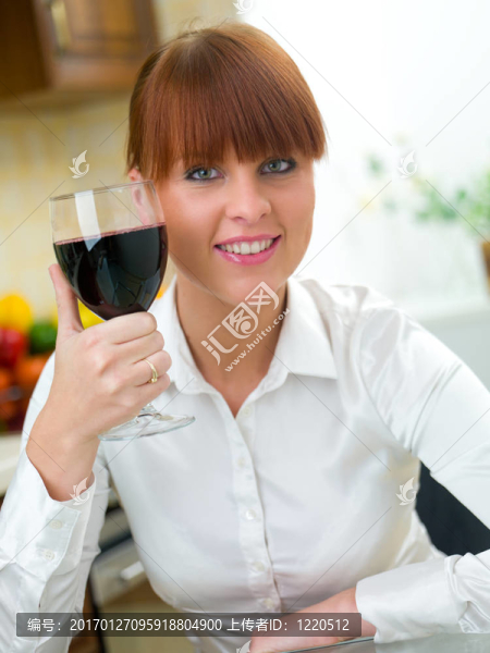 女人在廚房