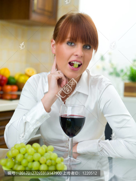 女人在廚房