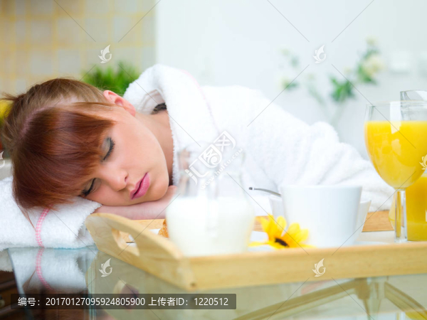 女人在廚房