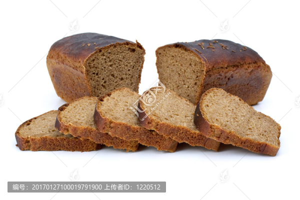兩塊八角和一些片黑麥面包
