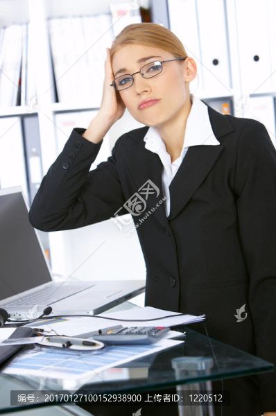 辦公室女商人-匯圖網(wǎng) www.fosd68.com 辦公室女商人