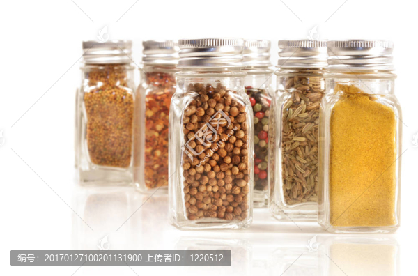 白色的各種調(diào)料罐