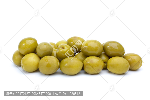 一些綠橄欖和坑