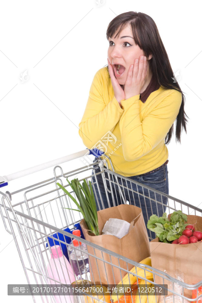帶購物車的女人