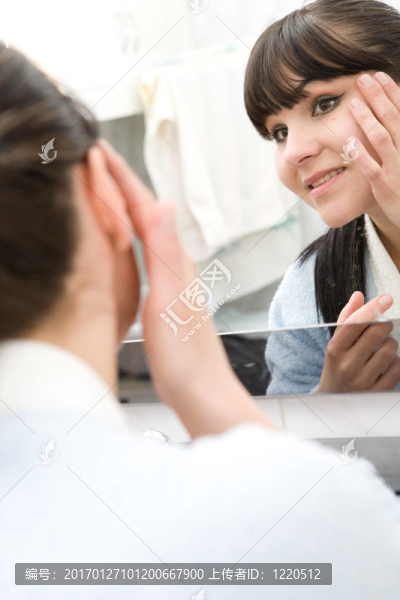女人在浴室