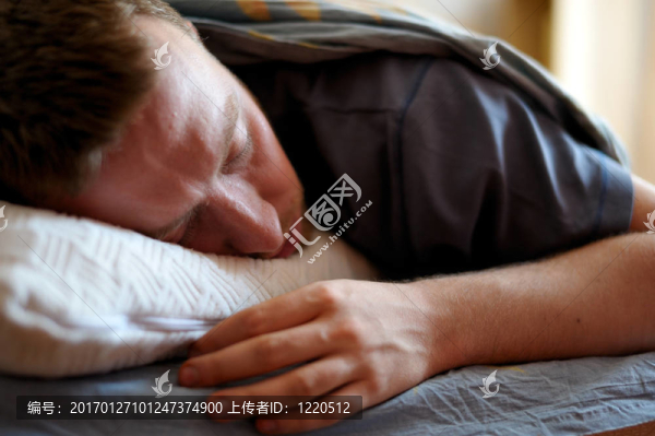 睡覺的人