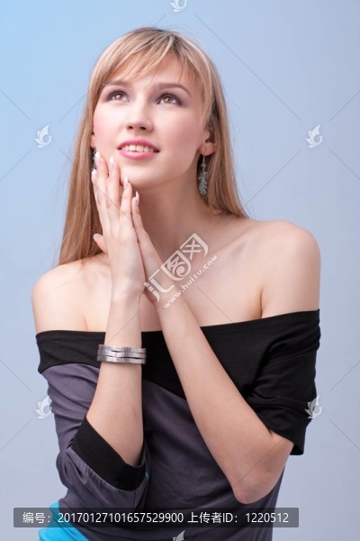 年輕漂亮的女人