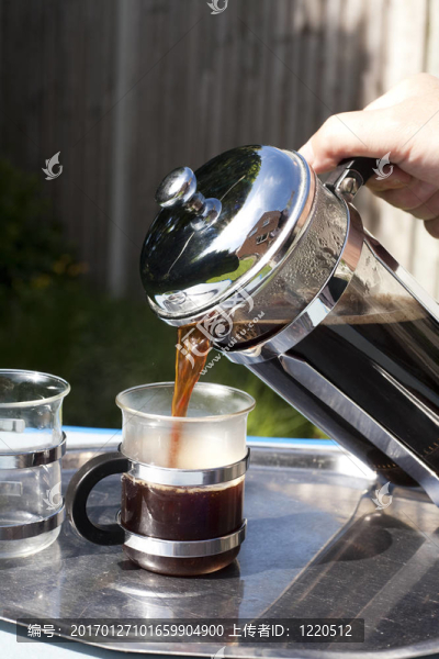 倒咖啡