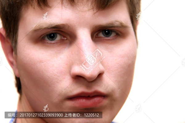 美女白人小伙孤立