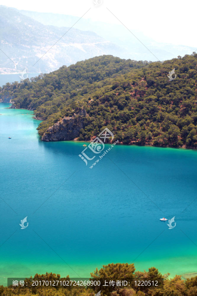 美麗灣為背景