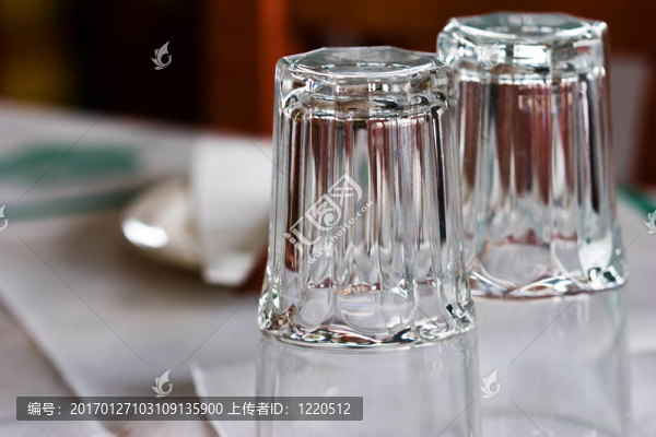 玻璃杯