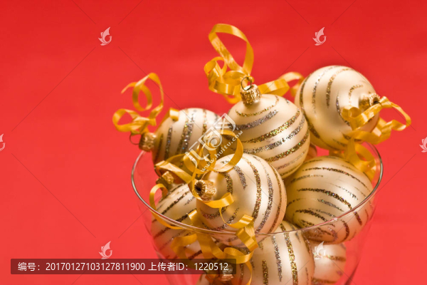 金色圣誕球