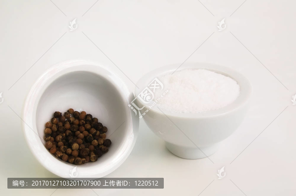 鹽和胡椒粉