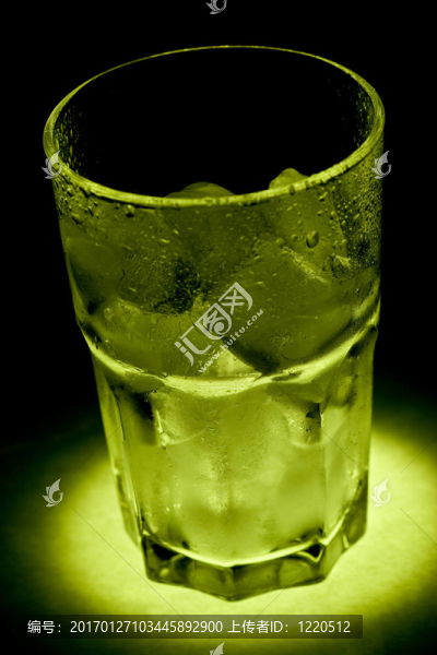 綠色的雞尾酒