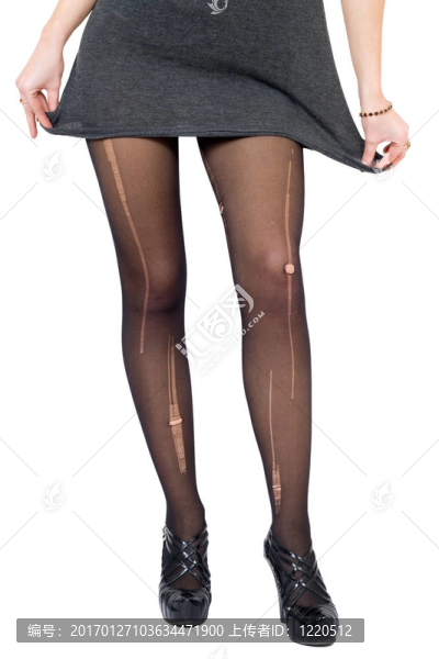 女性的腿在撕裂的絲襪。白色隔離