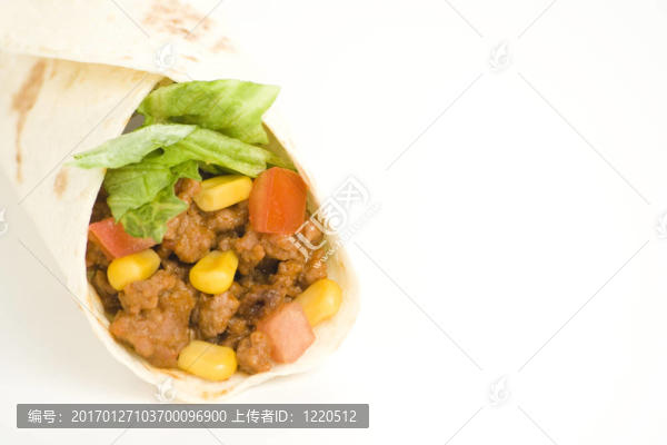 美味的鐵板燒牛肉生菜番茄、辣椒、玉米