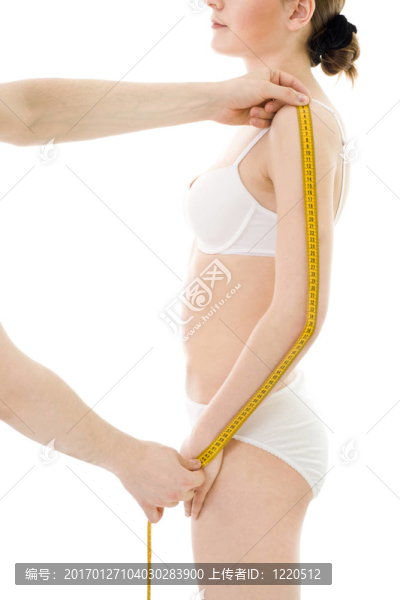 測量女人的手臂長度