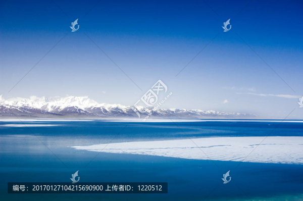冬季高山湖