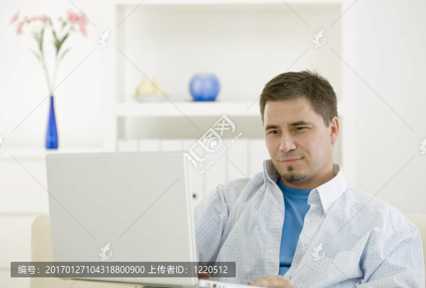 在家工作的隨便的人