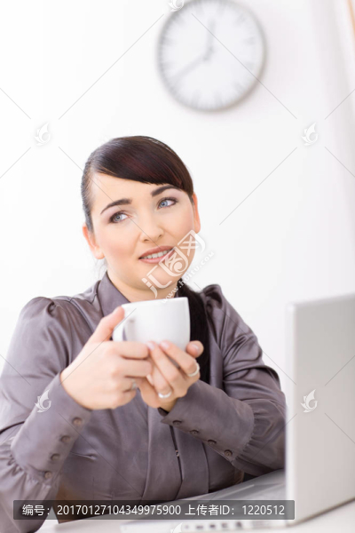 商人喝咖啡