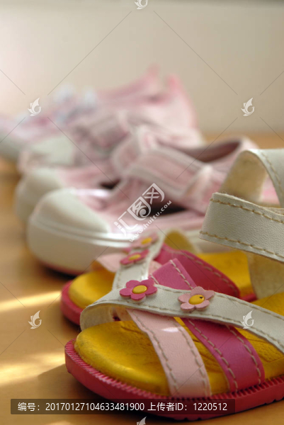 可愛的孩子們的鞋子-匯圖網(wǎng) www.fosd68.com 可愛的孩子們的鞋子