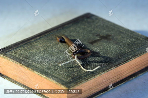 舊書和鑰匙