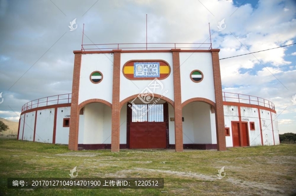 小斗牛場前