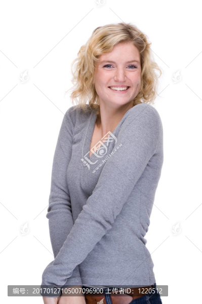 微笑的年輕女人