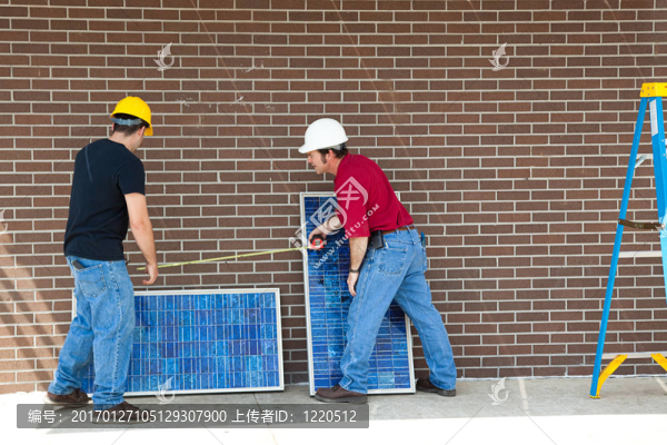 太陽能電池板工人