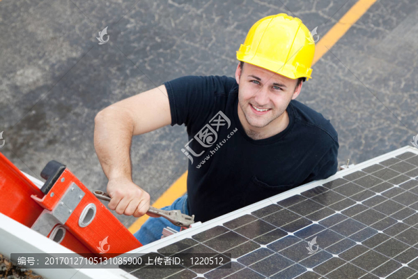 電工安裝太陽能電池板