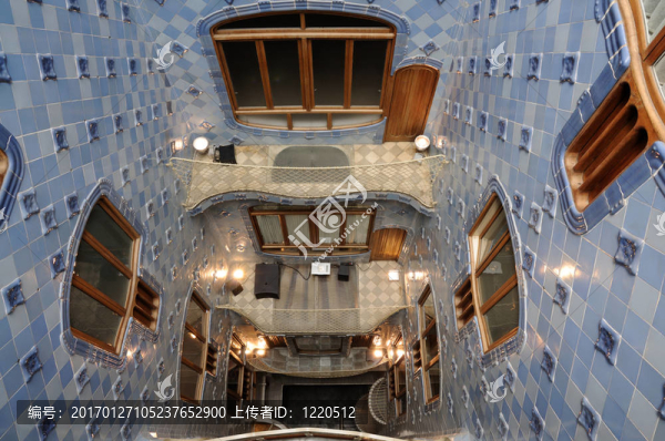 安東尼高迪巴特洛公寓內(nèi)庭院；西班牙巴塞羅那
