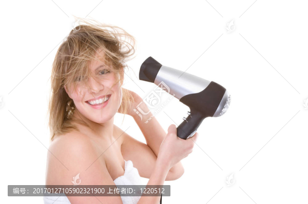 女人用吹風(fēng)機