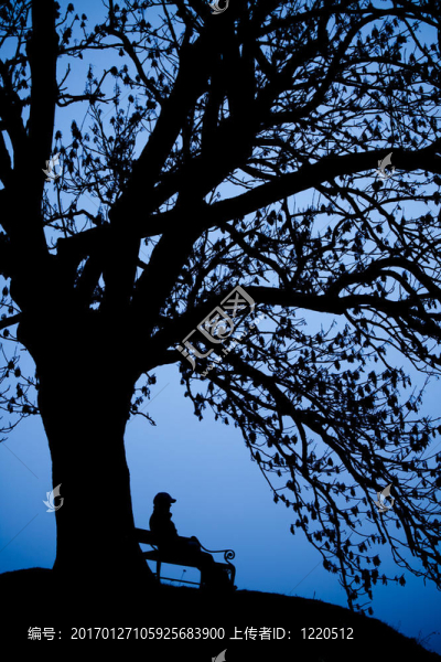 獨(dú)自一人-匯圖網(wǎng) www.fosd68.com 獨(dú)自一人