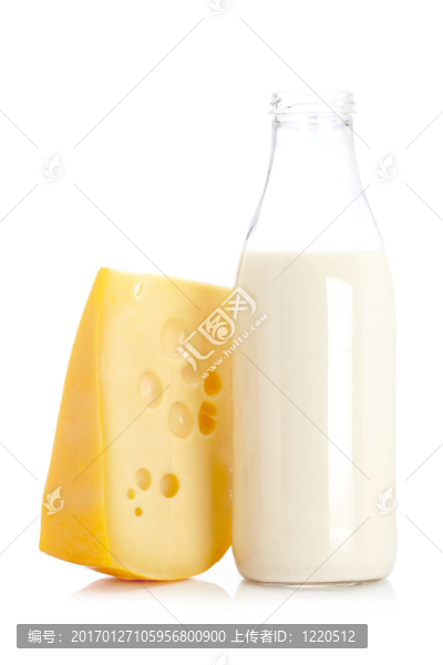 奶酪和牛奶瓶