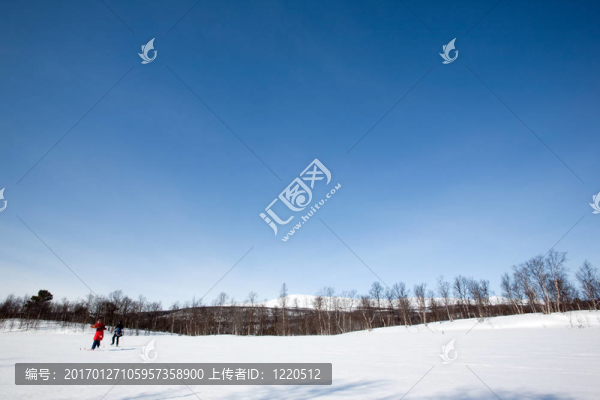 與skiiers冬季景觀