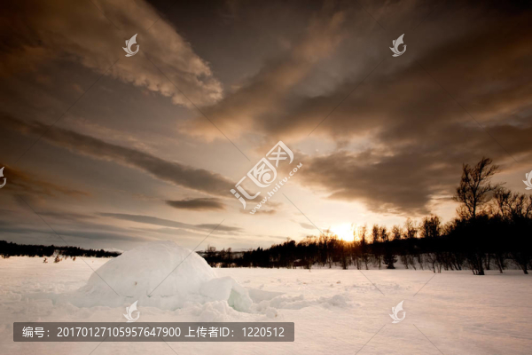雪塊砌成的圓頂小屋