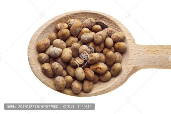 香草和香料在木制勺子-大豆