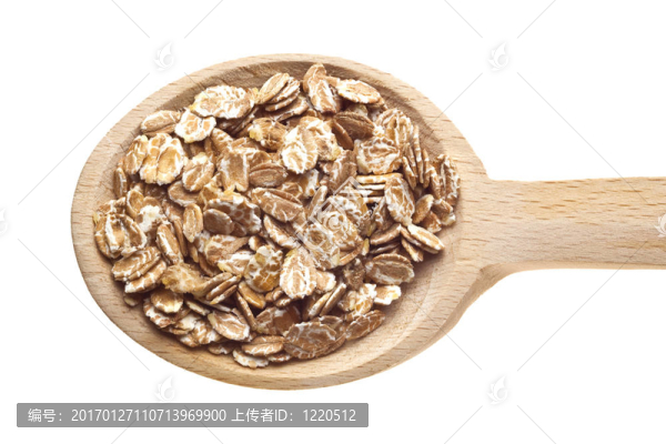 香草和香料在木制勺子-小麥