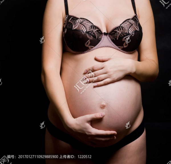 懷孕肚腹。