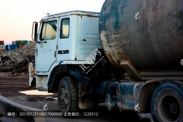 生銹的舊卡車