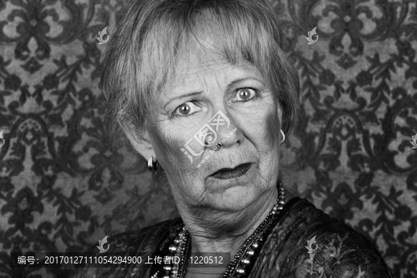 持懷疑態(tài)度的女性高級(jí)