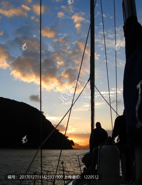 繞大屏障島航行；新西蘭