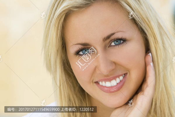 美麗的微笑-匯圖網(wǎng) www.fosd68.com 美麗的微笑